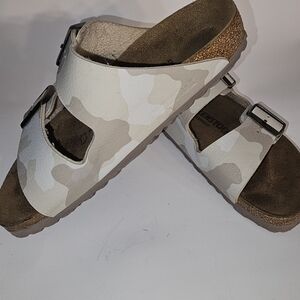 Birkenstock Women's Sandals - White and Tan Cammo